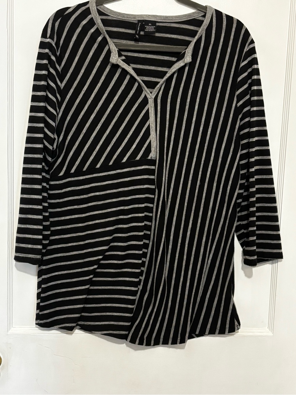 new directions Black and Gray Striped Men’s Pants XL